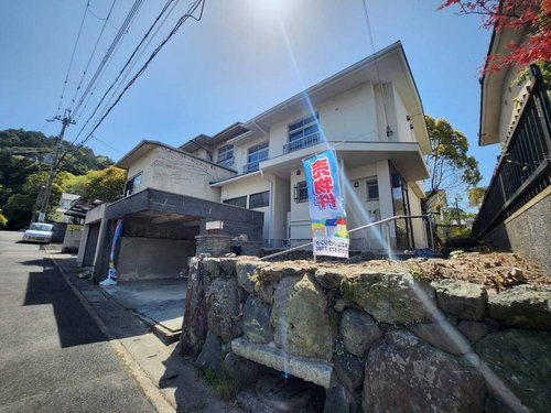 醍醐勝口町の外観|全面改装、完成しました！
広いお庭のある中古テラスハウスです！