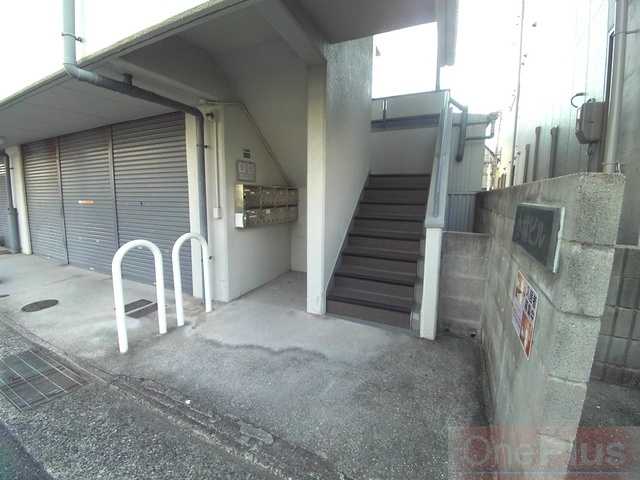 小林マンションのエントランス