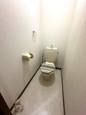 【トイレ】 | アルテミス | 人気のバストイレ別です！横にはタオルを掛けられるハンガーもあります♪トイレが独立していると使いやすいですよね☆