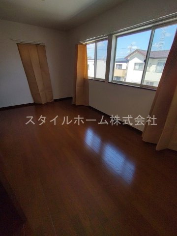 グランデ　ビラッジョAの居間・リビング|別部屋写真です。