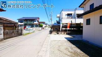 【前面道路含む現地写真】 | 前面道路4.8ｍ　閑静な住宅街の一角です。