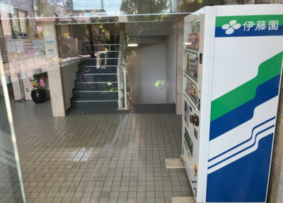 【その他共用部分】 | メゾン・ド・ノア元横山 | 共用部分は、一棟の建物に住む区分所有者全員が共同で所有するとし、共用部分の管理、補修などは、区分所有者で形成される管理組合が行います。個人の判断で勝手に変更することはできませんので覚えておきましょう。