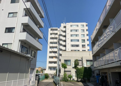 【展望】 | メゾン・ド・ノア元横山 | 眺望の良さを楽しめるダイニングキッチンで家族団らんの時間を過ごしてはいかがでしょうか。バルコニーから見える景色を家族で眺める時間は、時間が経つのを忘れてしまいそうですね。是非、現地を見に行きましょう！