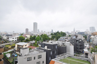 【展望】 | 眼前に広がる空の雄大さと、このお部屋の自慢の一つである「眺望」をご覧ください。毎日、この景色を独り占めできる新生活に夢が広がります。～即日のご見学可能～　お問合せはお気軽にどうぞ。