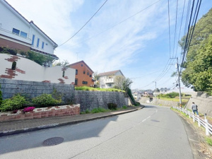 【前面道路含む現地写真】
