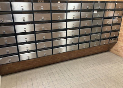 【設備】 | ライオンズマンション座間第２ | エントランス付近に設置されている集合ポストは、住んでいる部屋と離れているため、ポストをあさるなど誰かに何かされていても被害に気づきにくいです。入居する時には他人に特定されにくい番号で鍵をかけましょう！