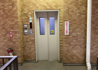 【設備】 | ライオンズマンション座間第２ | 共有部分は、住民なら誰もが使える設備のこと。例えば駐車場やエレベーター、インターネット設備、セキュリティ設備などがあります。他にも、マンションの廊下・外部階段やエントランス・ゴミ置き場などがあります。