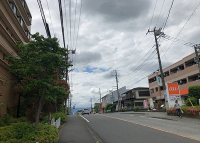 【展望】 | ライオンズマンション座間第２ | 眺望の良さを楽しめるダイニングキッチンで家族団らんの時間を過ごしてはいかがでしょうか。バルコニーから見える景色を家族で眺める時間は、時間が経つのを忘れてしまいそうですね。是非、現地を見に行きましょう！