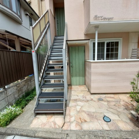 フィオーレ中目黒のエントランス