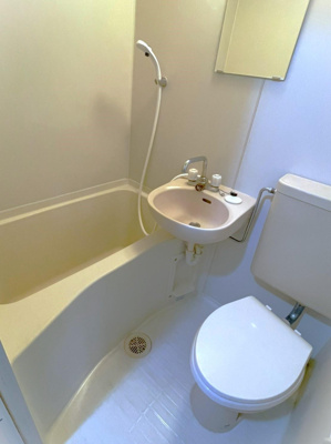 【トイレ】 | ロイヤルステイ | ◆不動産すまラボの新プラン◆入居時の費用負担が0円で入居可能♪お気軽にお尋ねください♪