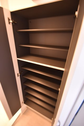 コンフォール京橋の玄関