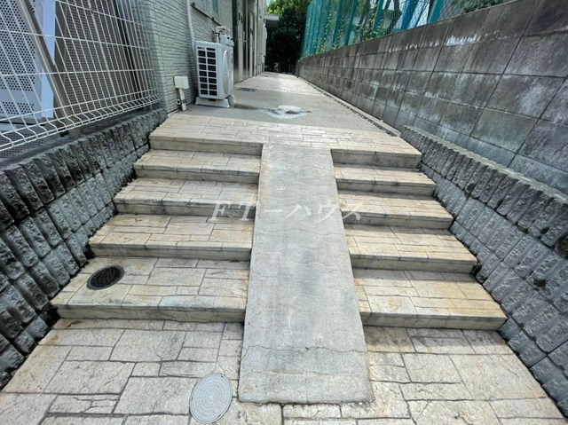 クルミー幕張本郷のエントランス