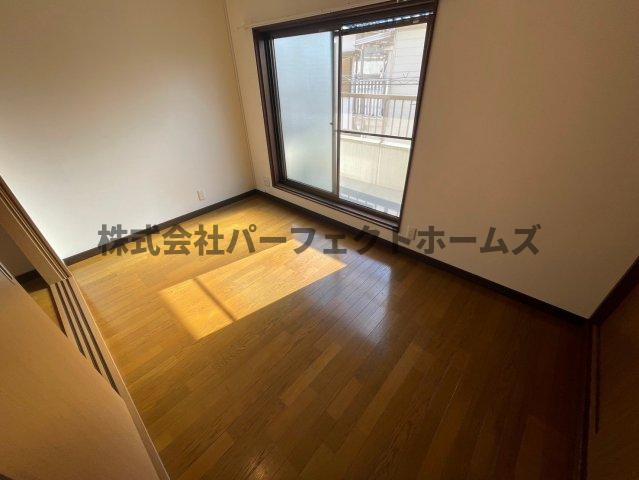 桜丘町戸建　賃貸の洋室|明るい洋室です