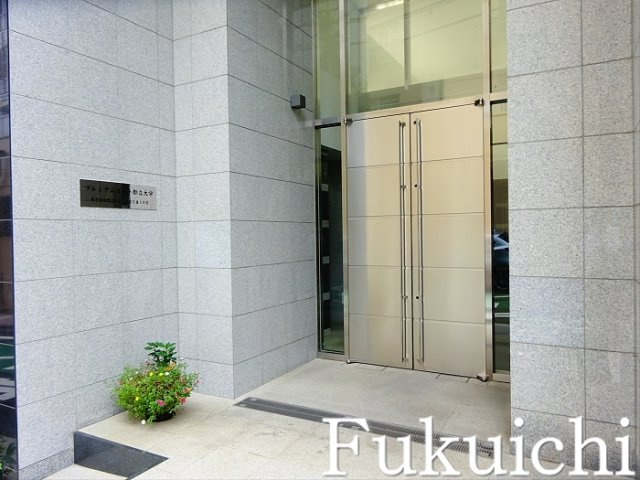 プレミアムコート都立大学のエントランス