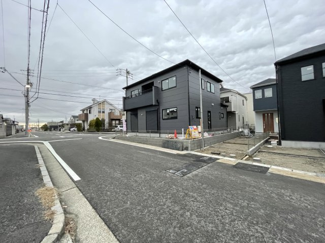 守山区桜坂3丁目 全5棟＜仲介手数料無料＞下志段味小・志段味中　新築一戸建ての前面道路含む現地写真|LINEから簡単お問合せ可能！
友達検索で@nqk7328tです！。