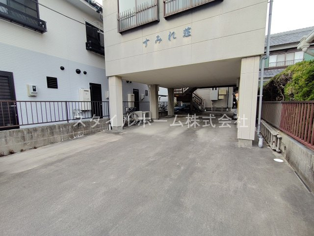 すみれ荘の駐車場