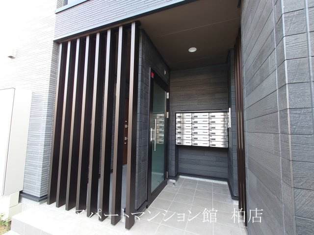 サードコートのエントランス