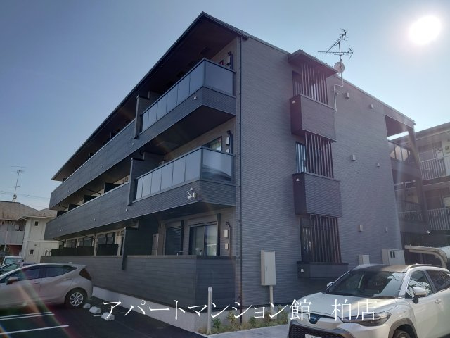 サードコートの外観