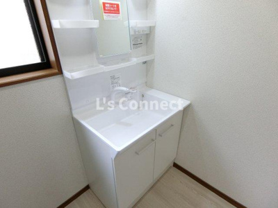 【洗面所】 | ファミリーマンション泉中央 | 洗面台も新品です。