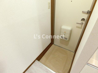 【玄関】 | ファミリーマンション泉中央 | 下駄箱設置スペースもあります。