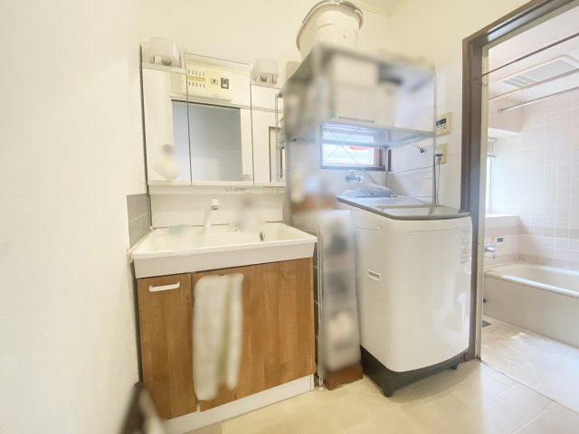 三鷹市中原【仲介手数料無料】　三鷹市中原　中古戸建の洗面所|～仲介手数料無料☆八王子ひなた不動産～三鷹市中原１丁目　中古戸建
