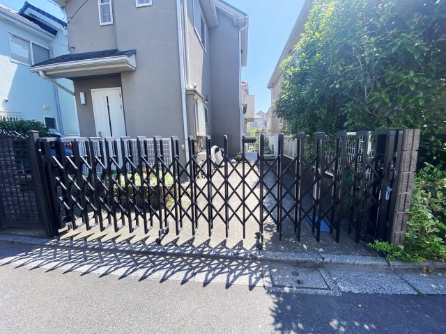 三鷹市中原【仲介手数料無料】　三鷹市中原　中古戸建の駐車場|～仲介手数料無料☆八王子ひなた不動産～三鷹市中原１丁目　中古戸建
