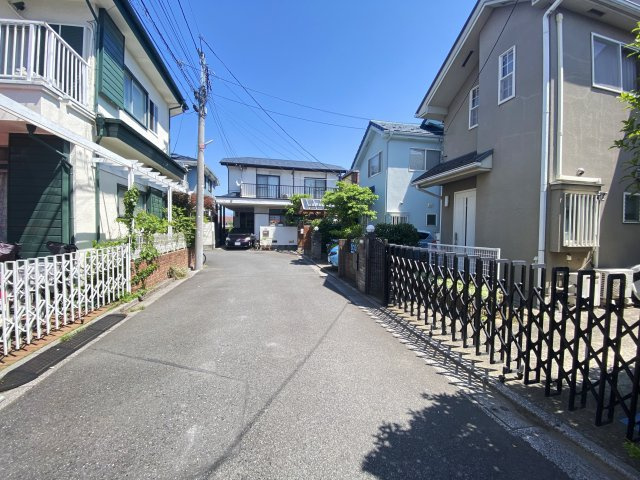三鷹市中原【仲介手数料無料】　三鷹市中原　中古戸建の前面道路含む現地写真|～仲介手数料無料☆八王子ひなた不動産～三鷹市中原１丁目　中古戸建
