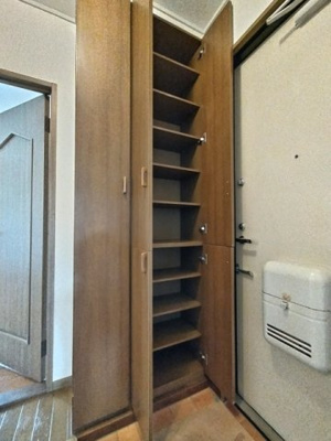 玄関の下駄箱収納