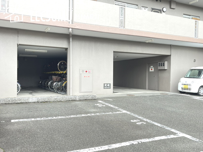 プレステージ姫路西飾磨の駐車場