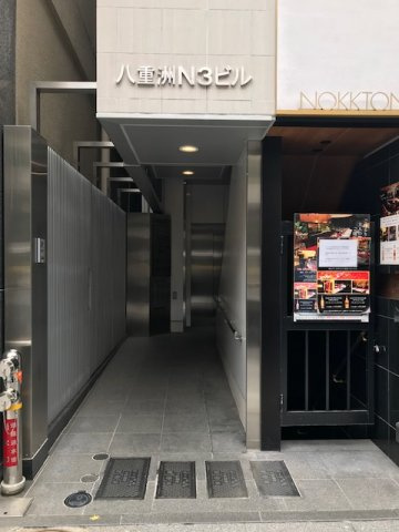 八重洲N３ビルのエントランス