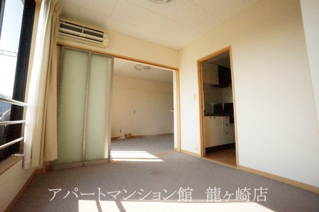 レオパレスパークサイドヒルの洋室