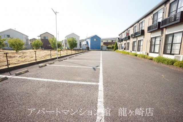 レオパレスパークサイドヒルの駐車場