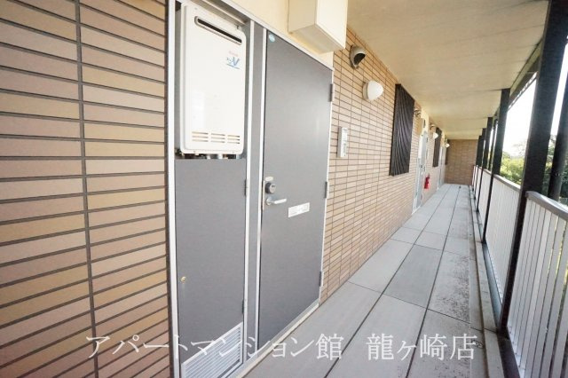 レオパレスパークサイドヒルの玄関