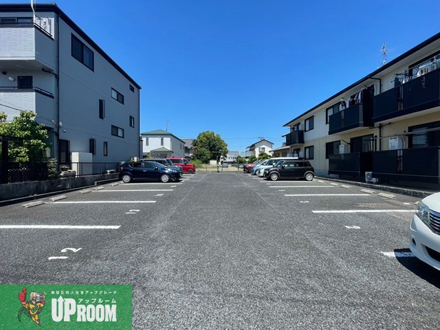 メゾンクレールの駐車場