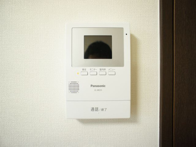 【セキュリティ】 | M＆MハイツC | 訪問者の確認ができるTVドアホン付きです♪