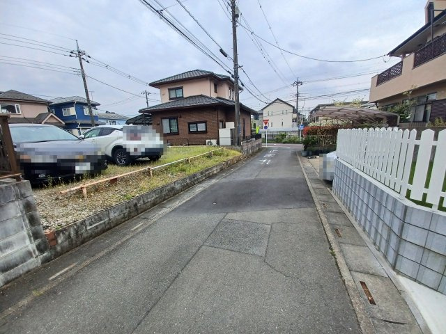 東松山市殿山町 土地49坪の前面道路含む現地写真|前面道路：北側幅員約４ｍ公道に１１．２４ｍ接道