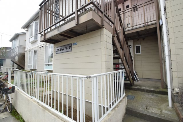 エムブレムベータのエントランス|建物入り口部分です。