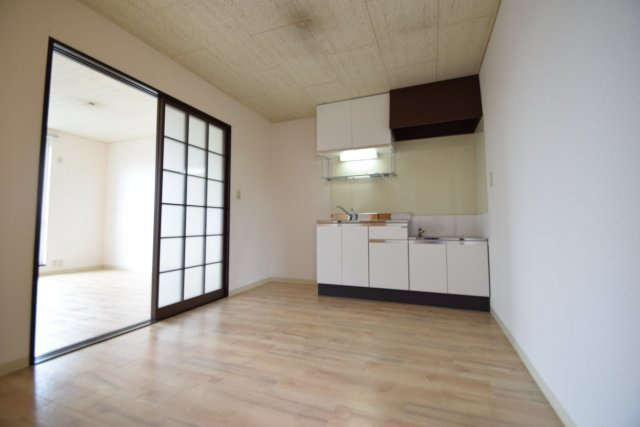 エムブレムベータのキッチン|２口ガスコンロの使いやすいキッチンです。