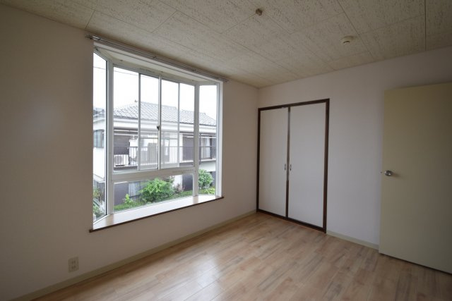 エムブレムベータの居間・リビング|北西側洋室６帖です。