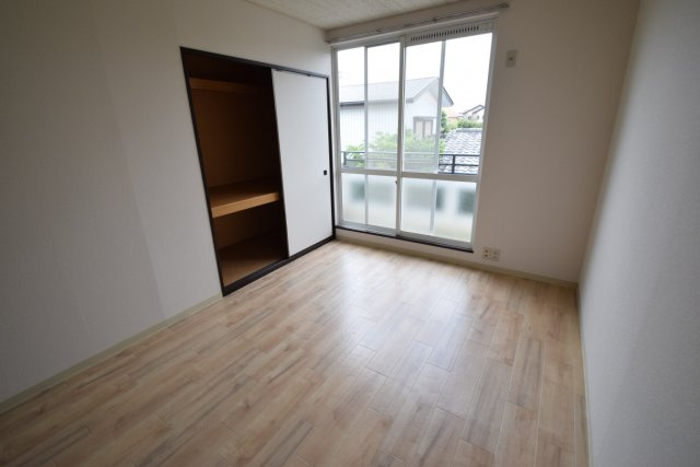 エムブレムベータの収納|南東側洋室６帖です。