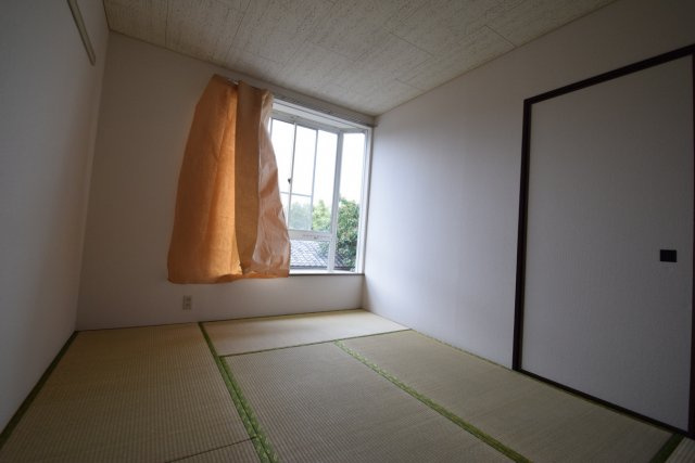 エムブレムベータの洋室|和室６帖です。