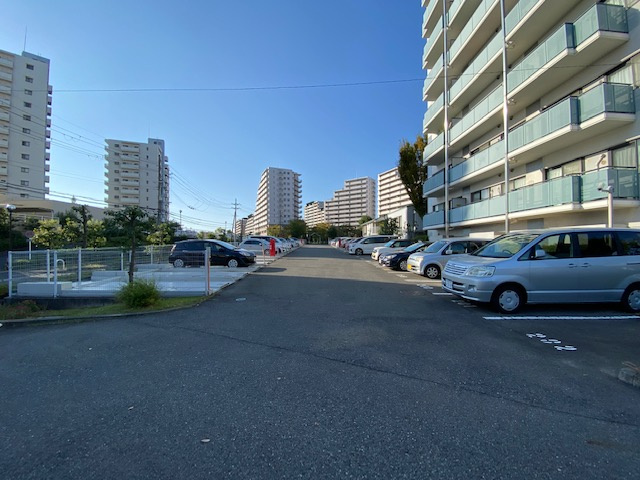プレヴィア和泉中央1番館の駐車場