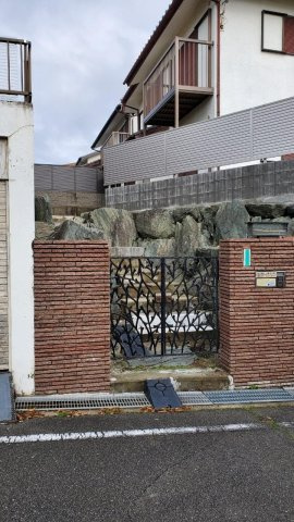 大久保町高丘貸家のエントランス