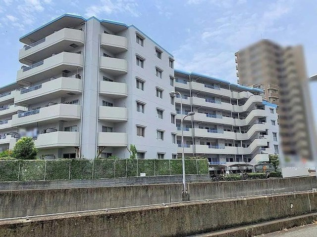 グランパティオ枚方の外観|新しい生活にいかがでしょうか？外観はお住まいの顔になります。こだわりたいポイントですね。水回りリフォームやリノベーションも承ってます。
■現地見学・資金計画相談・住宅ローン相談もお問合せ受付中■