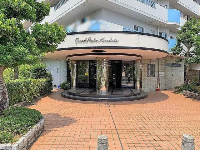 グランパティオ枚方のエントランス|エントランス■物件内覧・資金計画相談・住宅ローン相談、リフォーム相談、お問合せ受付中■
※当日・翌日のご内覧、ご相談はお電話でのお問合せがスムーズです！