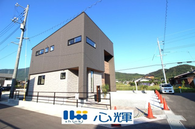 【外観】 | アーキデイズ防府市江泊（１号地） | 明るい日差しが差し込む現地。車もゆったり駐めることができます。ぜひ現地をご覧ください。
