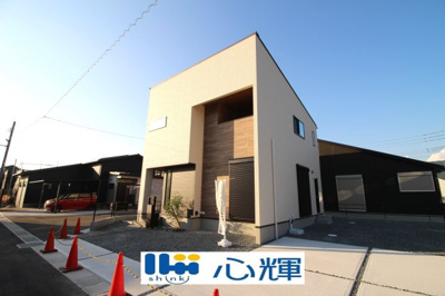 【外観】 | アーキデイズ防府市江泊（２号地） | 明るい日差しが差し込む現地。車もゆったり駐めることができます。ぜひ現地をご覧ください。
