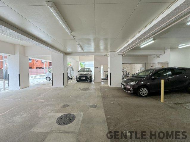 サンハイツ平尾の駐車場