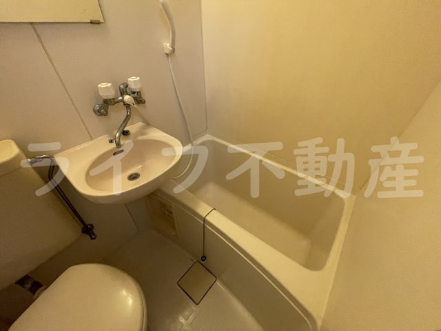シャルルフジ吉田の浴室|落ち着いた空間のお風呂です