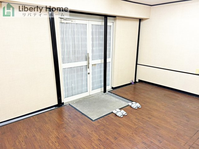 土浦市桜町　中古戸建の玄関